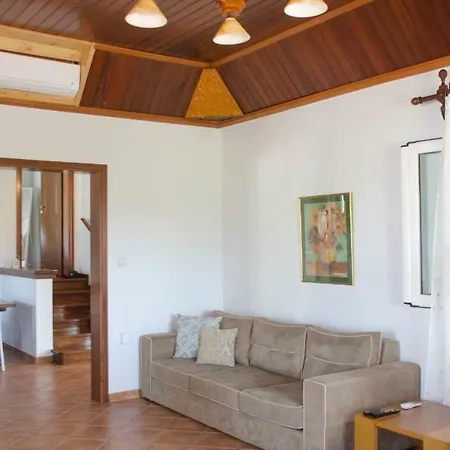 Enticing,pebble House By The Beach *